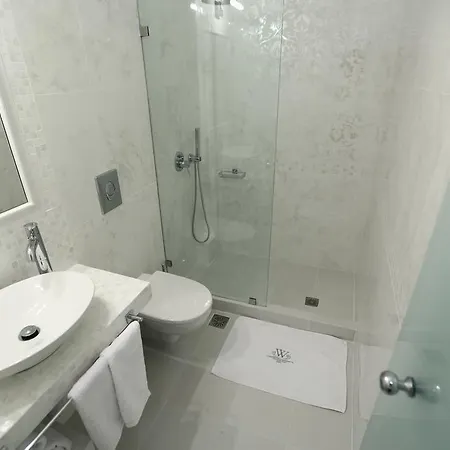 The White 4*