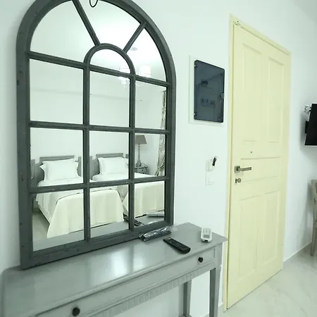 The White 4*