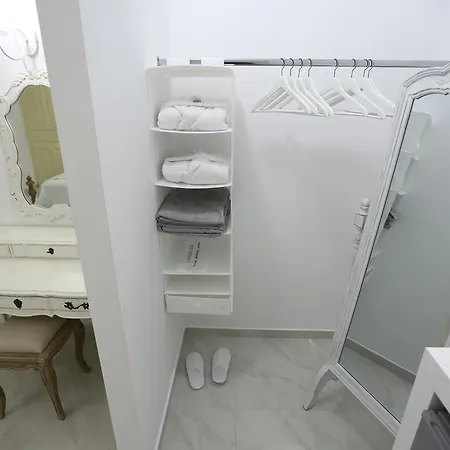 The White 4*