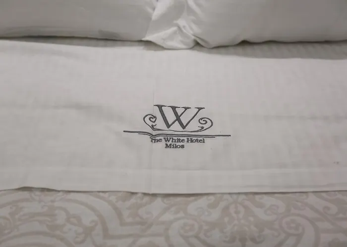 The White 4* Adamantas (Milos)