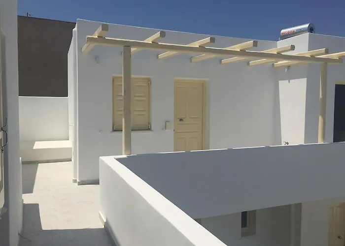 The White Oda ve Kahvaltı Adamantas (Milos)