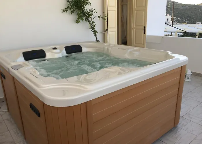 The White 4* Adamantas (Milos)