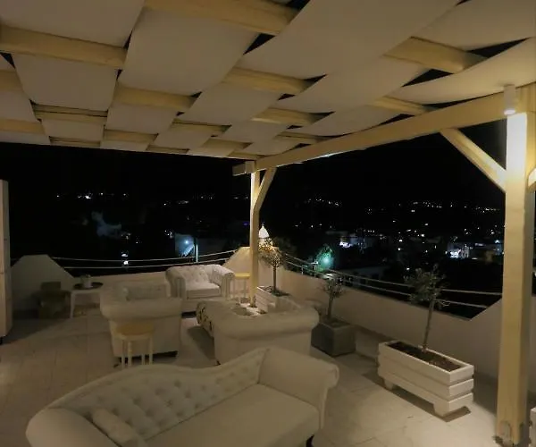 The White Oda ve Kahvaltı Adamantas (Milos)