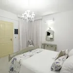 Bed and Breakfast The White