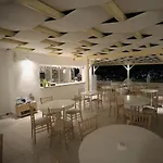 Bed & Breakfast The White Adamantas (Milos)