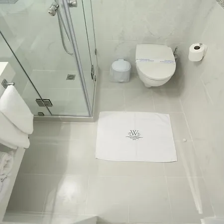 The White 4* Adamantas (Milos)