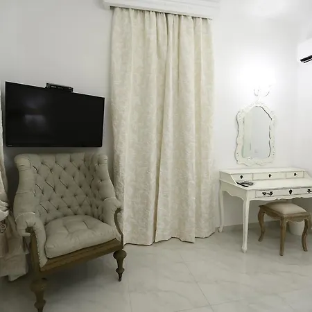 The White 4* Adamantas (Milos)