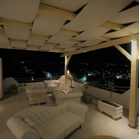 The White Bed & Breakfast Adamantas (Milos)